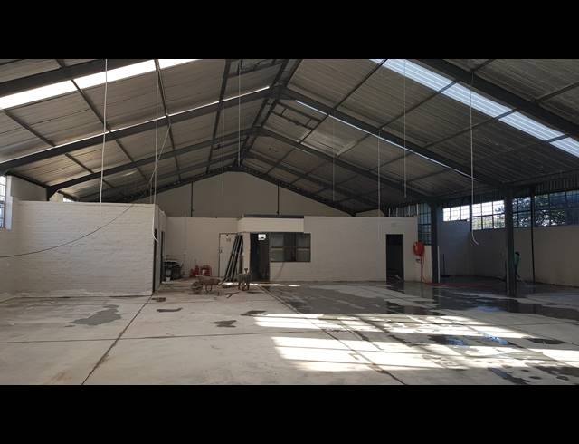 579M² FACTORY TO LET IN TRIANGLE FARM